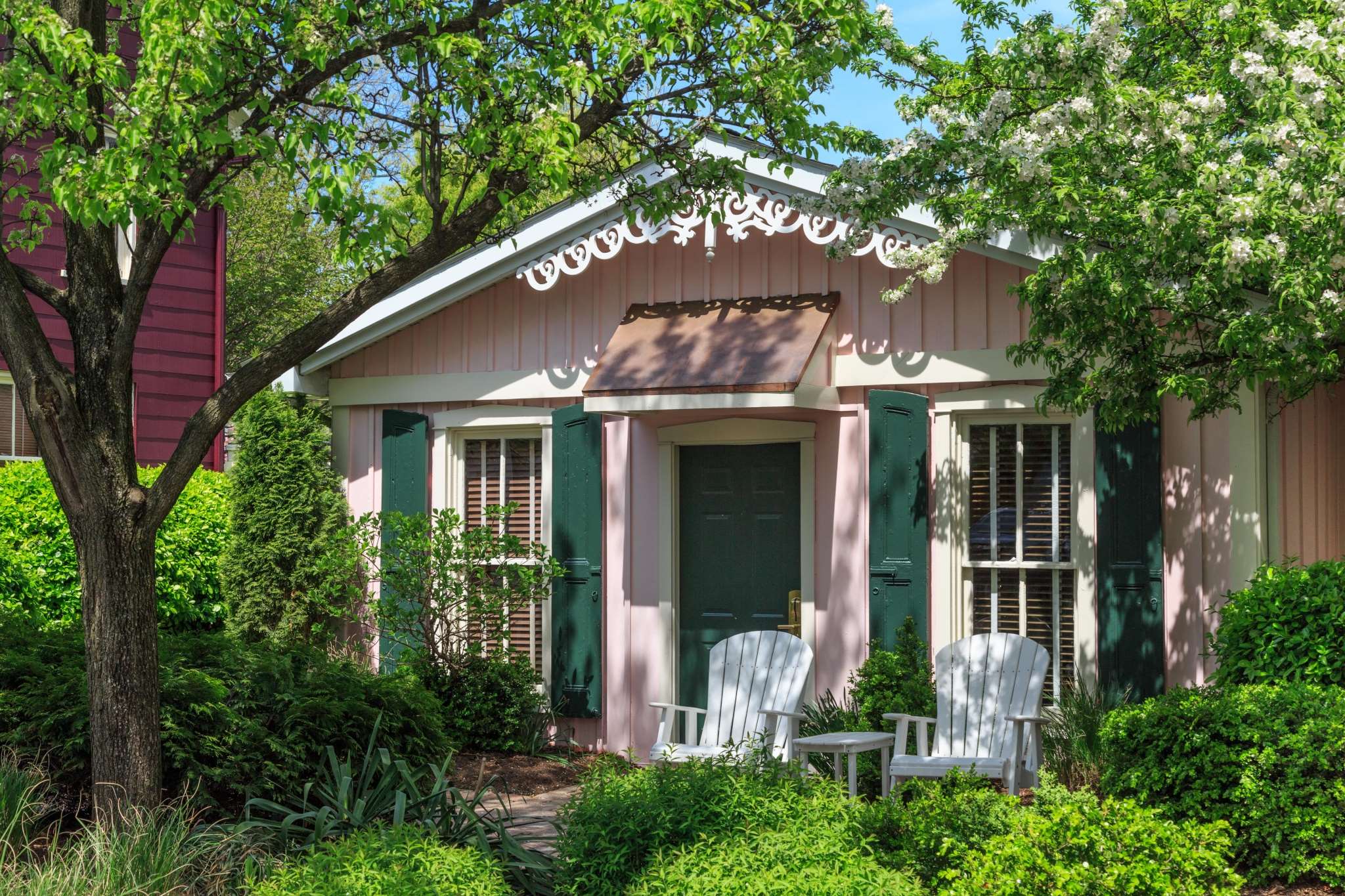 inn at leola village exterior garden new | The Inn at Leola Village