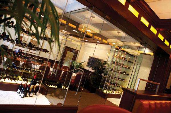 Restaurant - Pfister Hotel Milwaukee - I-794, Exit 1E