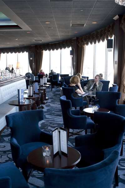 Restaurant - Pfister Hotel Milwaukee - I-794, Exit 1E