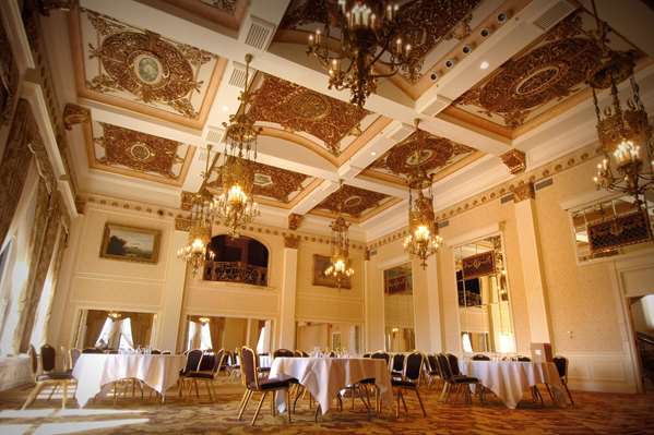  - Pfister Hotel Milwaukee - I-794, Exit 1E