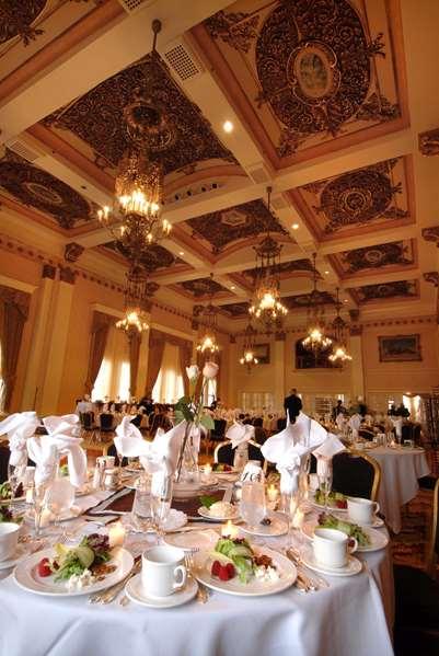 Restaurant - Pfister Hotel Milwaukee - I-794, Exit 1E