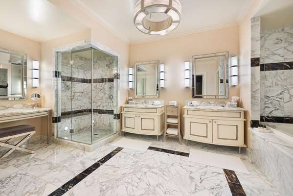  - Pfister Hotel Milwaukee - I-794, Exit 1E