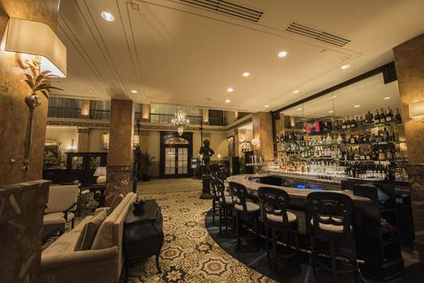 Restaurant - Pfister Hotel Milwaukee - I-794, Exit 1E