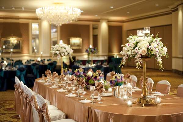 Restaurant - Pfister Hotel Milwaukee - I-794, Exit 1E