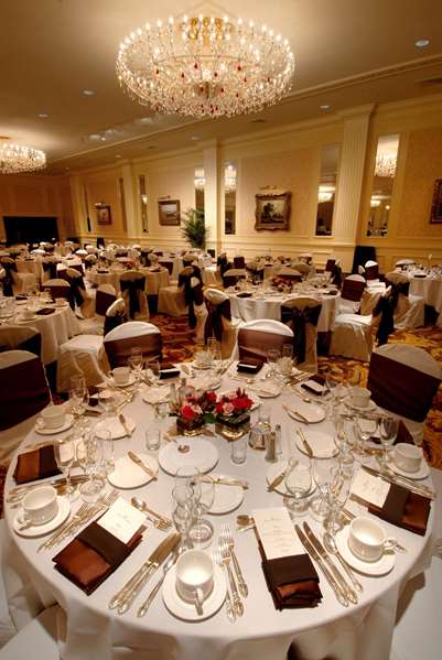 Restaurant - Pfister Hotel Milwaukee - I-794, Exit 1E