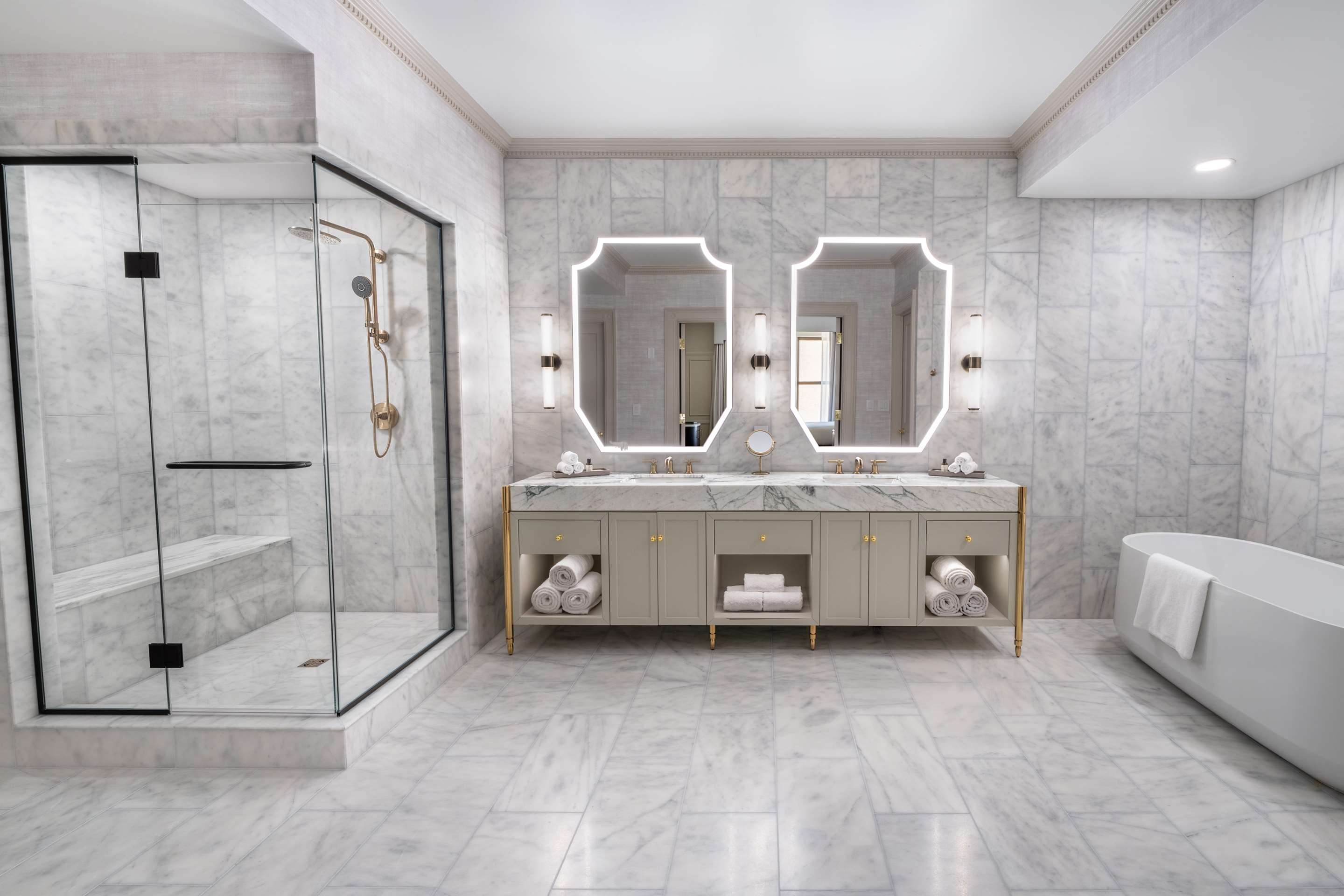 Grand Heritage Suite Bathroom | The Pfister Hotel