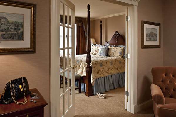  - St Paul Hotel - I-94, Exit 241A