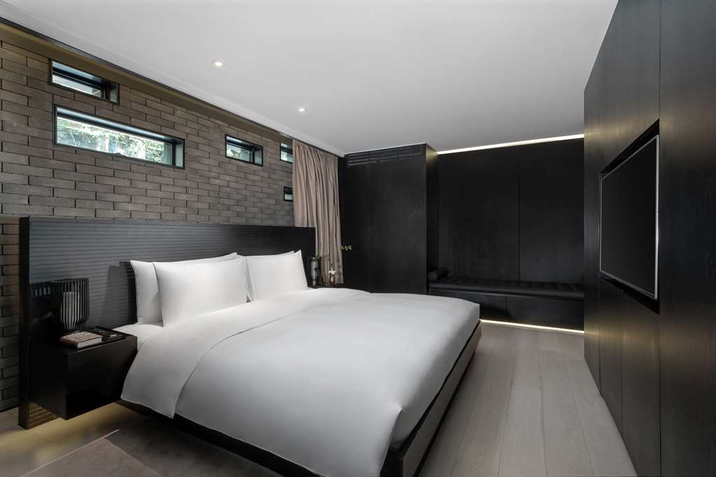 Upper House Chengdu-guestroom-Guest Room,Suite,On-Site.jpg