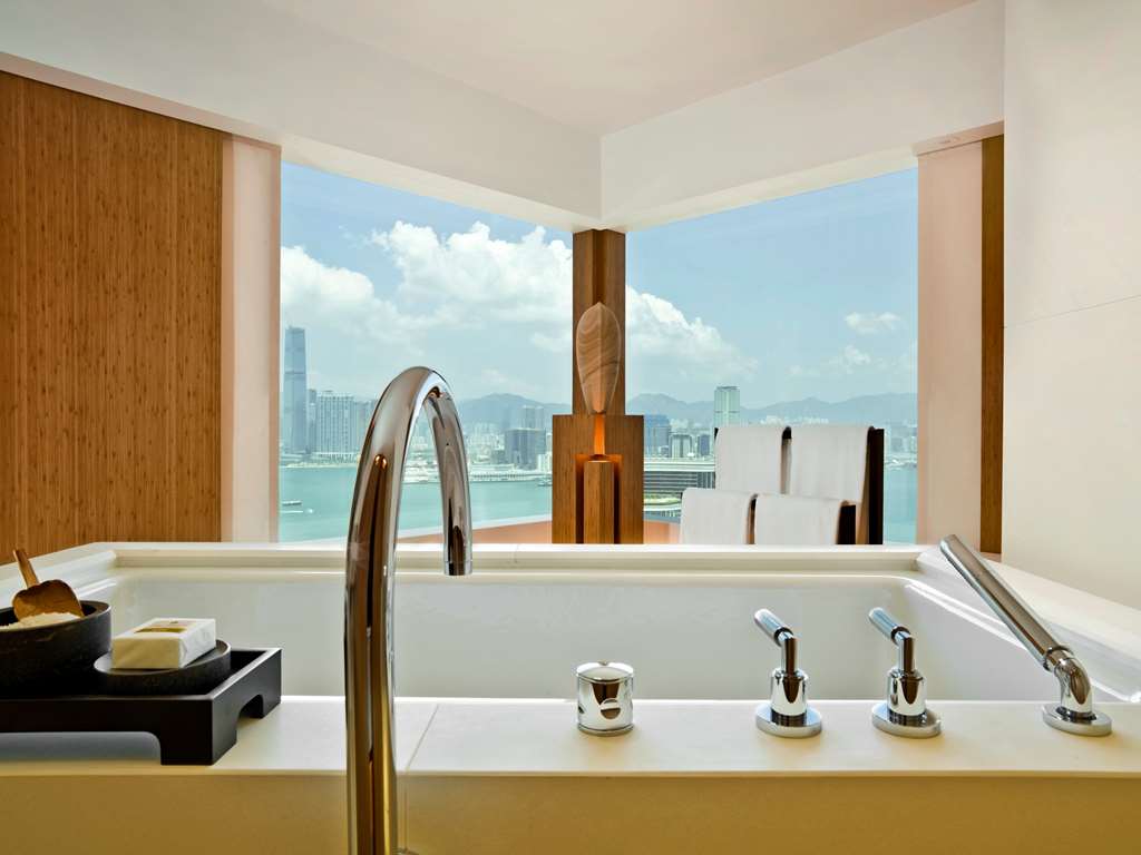 Upper House Hong Kong-guestroom-Guest Room,Bathroom,On-Site.jpg