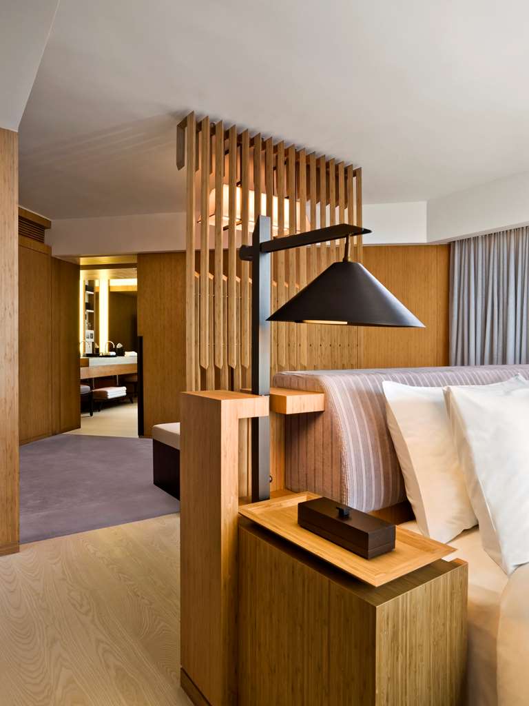 Upper House Hong Kong-guestroom-Guest Room,On-Site.jpg