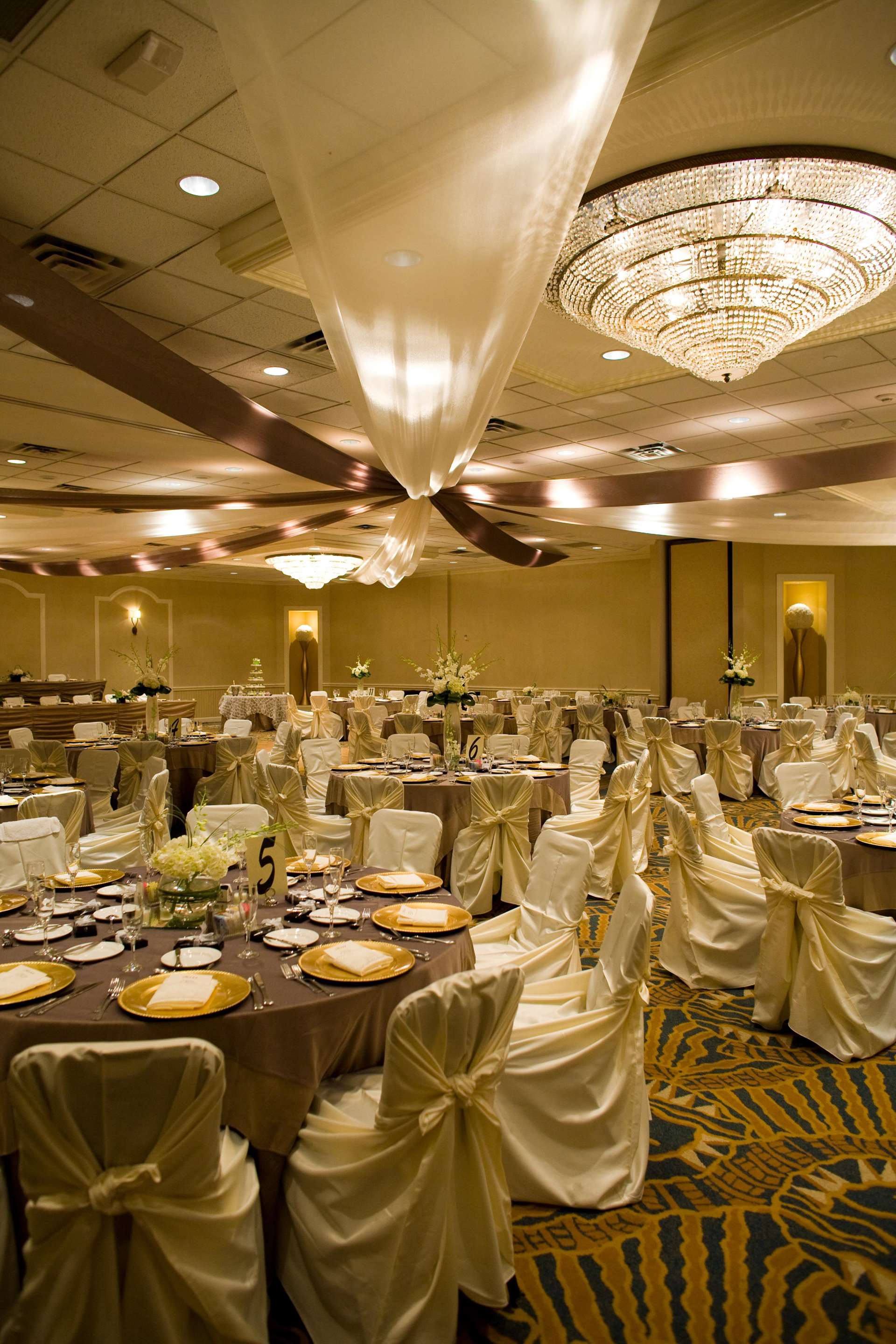 Restaurant | The Whitehall Houston