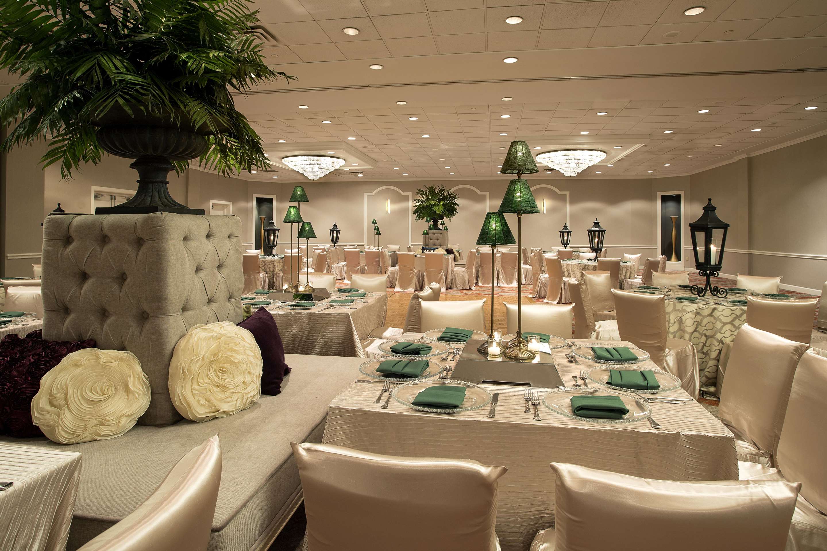 Restaurant | The Whitehall Houston