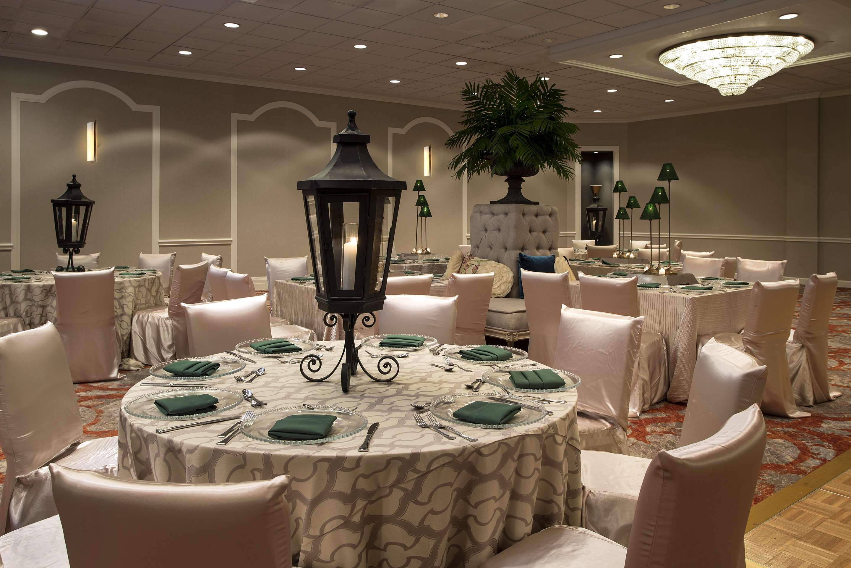 Restaurant | The Whitehall Houston