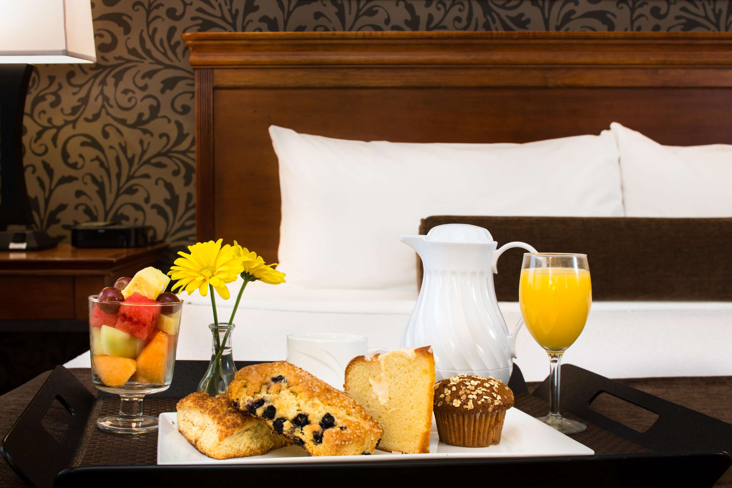 Restaurant | The Whitehall Houston