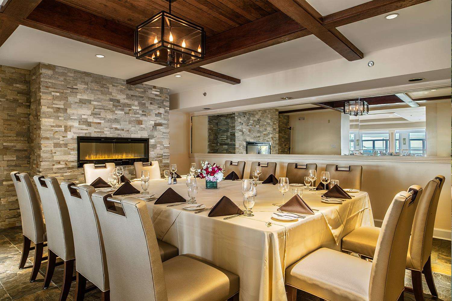 Restaurant | Water's Edge Resort & Spa