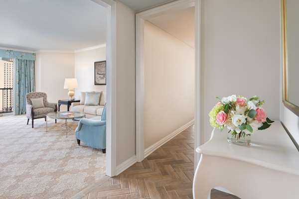 Suite - Windsor Court Hotel New Orleans