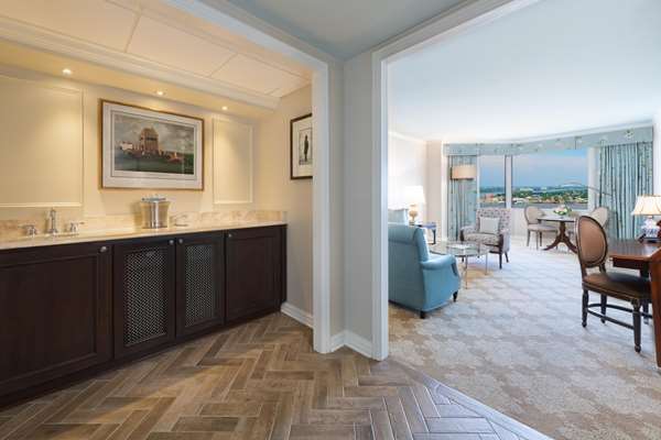 Suite - Windsor Court Hotel New Orleans