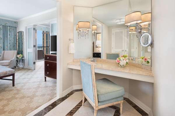 Suite - Windsor Court Hotel New Orleans