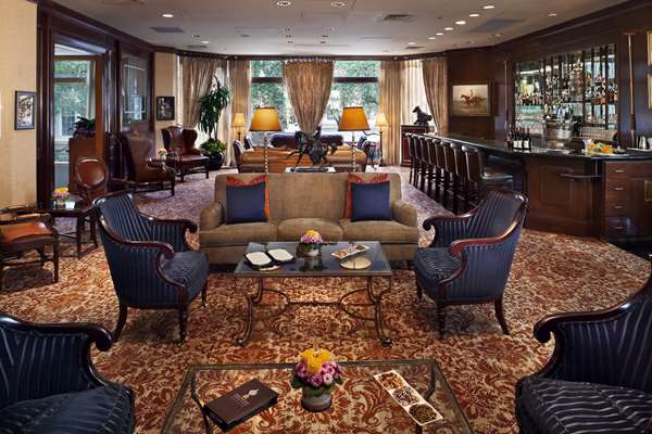 Bar - Windsor Court Hotel New Orleans