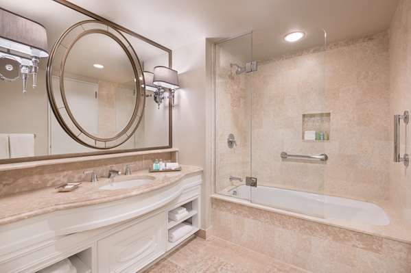 Suite - Windsor Court Hotel New Orleans