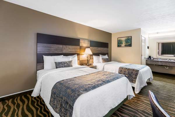  - Rodeway Inn Cadiz - I-24, Exit 65