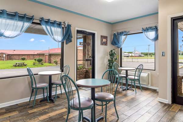  - Rodeway Inn Cadiz - I-24, Exit 65