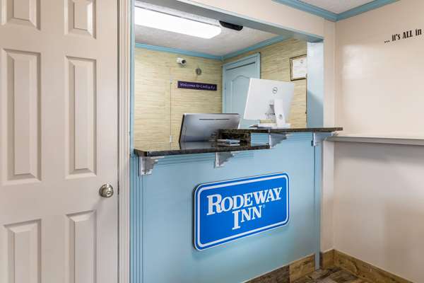  - Rodeway Inn Cadiz - I-24, Exit 65