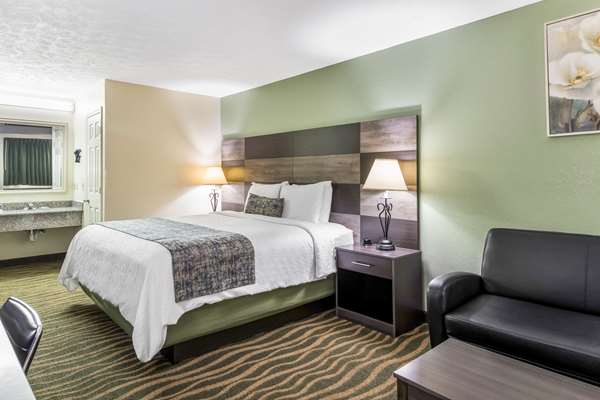  - Rodeway Inn Cadiz - I-24, Exit 65