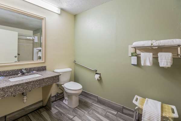  - Rodeway Inn Cadiz - I-24, Exit 65