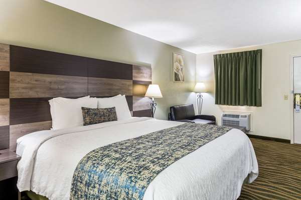  - Rodeway Inn Cadiz - I-24, Exit 65