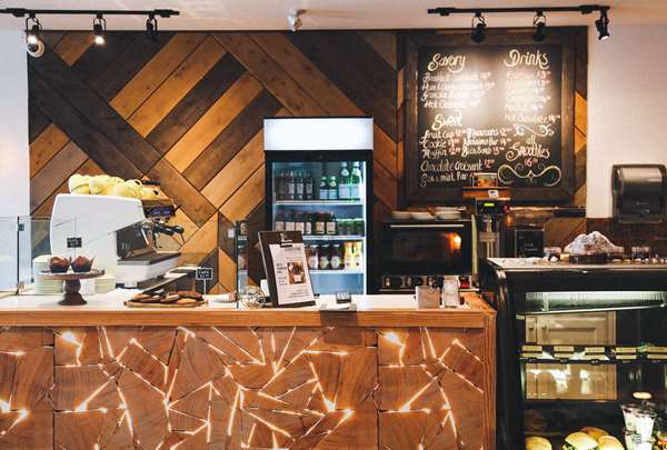 Restaurant - Summit Lodge Boutique Hotel Whistler