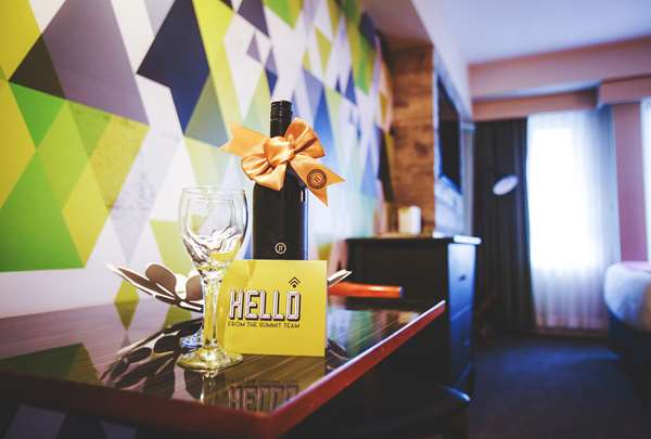 - Summit Lodge Boutique Hotel Whistler
