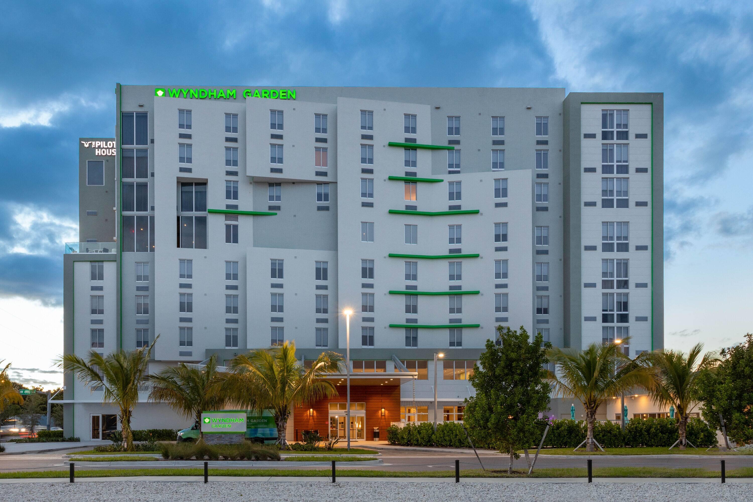 Exterior | Wyndham Garden Miami International Airport