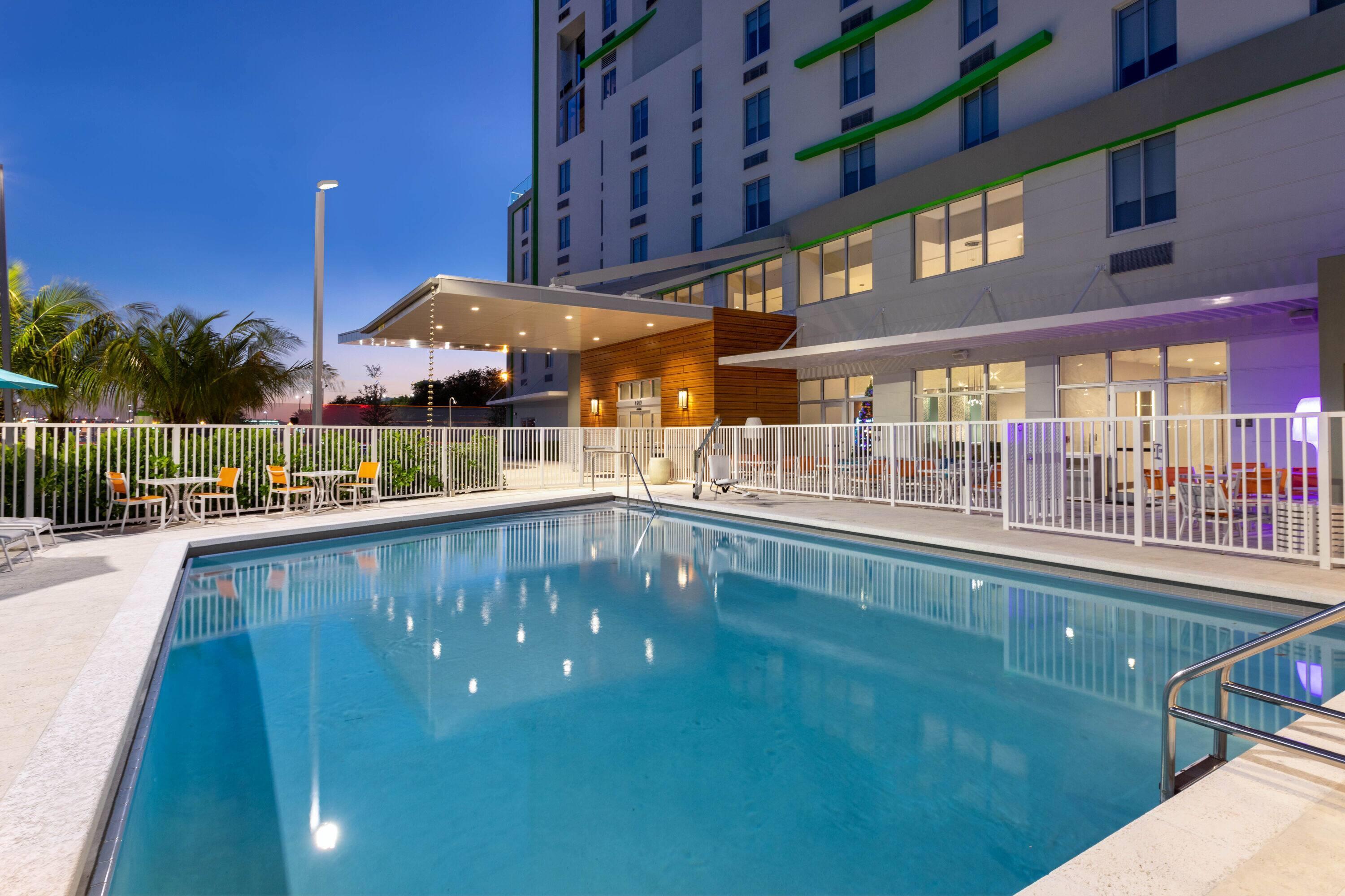 Pool | Wyndham Garden Miami International Airport