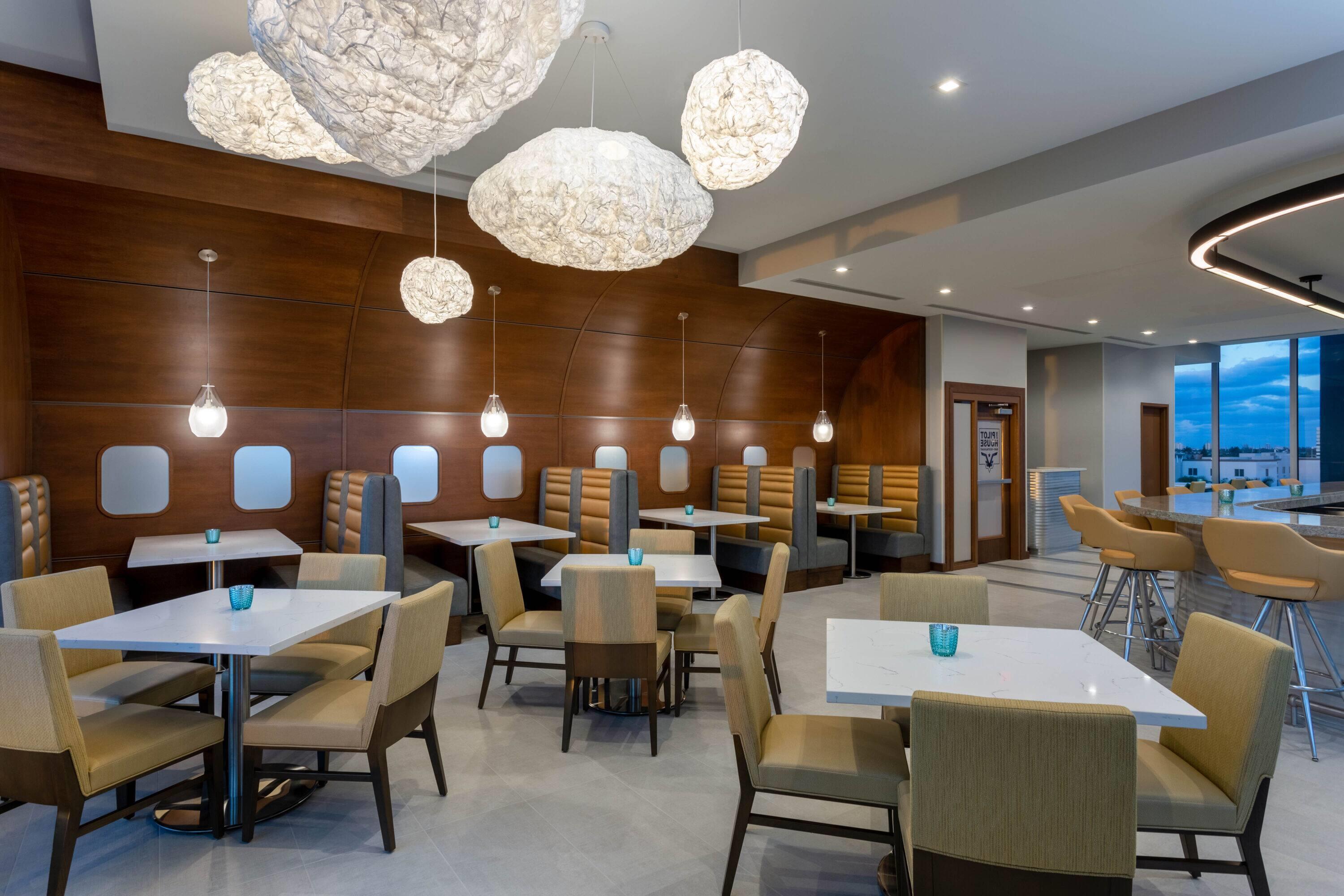 Restaurant | Wyndham Garden Miami International Airport