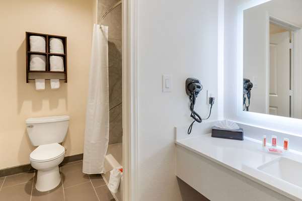 Suite - Econo Lodge Houston