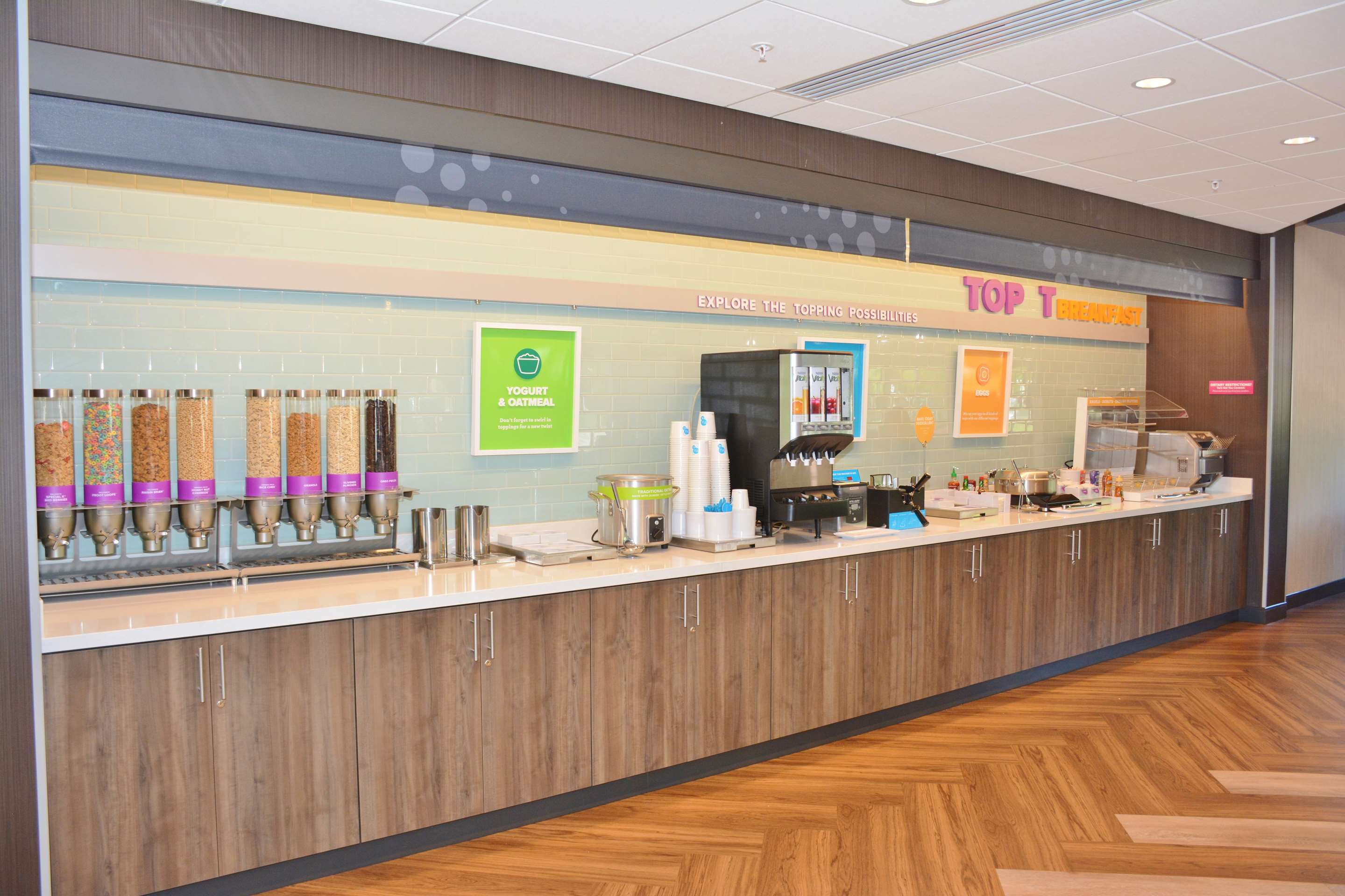 Breakfast Area | Tru by Hilton Grand Junction Downtown
