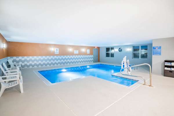 Pool - La Quinta Inn & Suites Montgomery - I-85, Exit 11