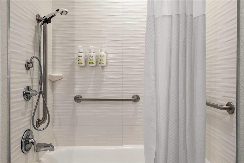 LA QUINTA MONTGOMERY-guestroom-Guest Room,Bathroom,Shower,Accessibility,On-Site.jpg