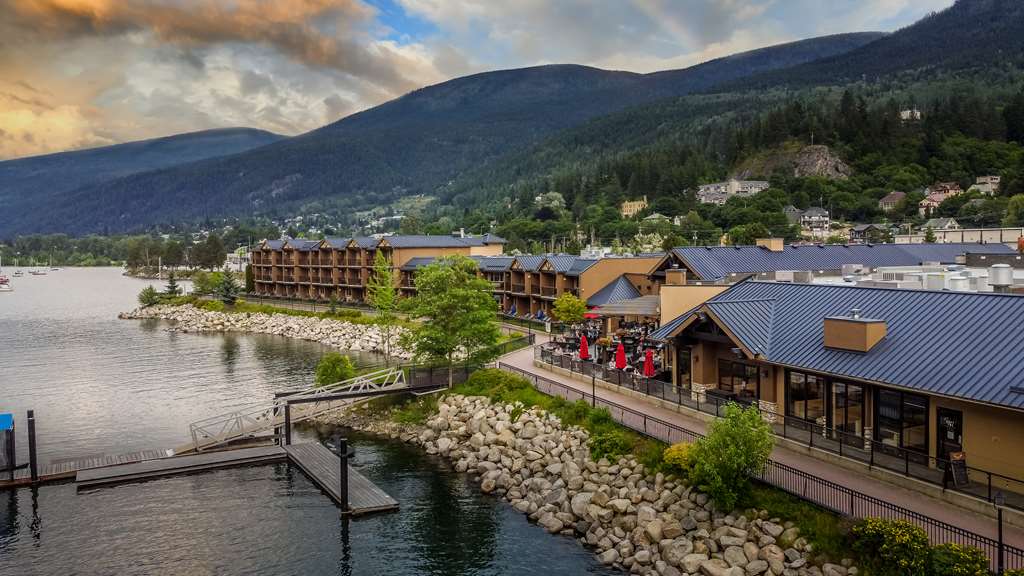 Prestige Lakeside Resort