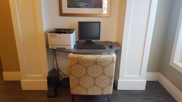 Conference Area - Prestige Beach House Kelowna