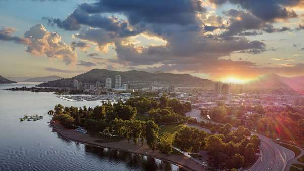 Exterior view - Prestige Beach House Kelowna