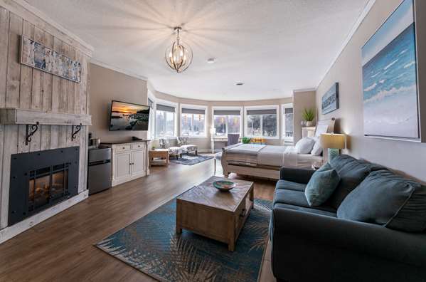  - Prestige Beach House Kelowna
