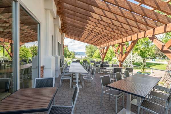Restaurant - Prestige Harbourfront Resort Salmon Arm