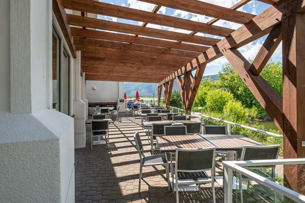 Restaurant - Prestige Harbourfront Resort Salmon Arm