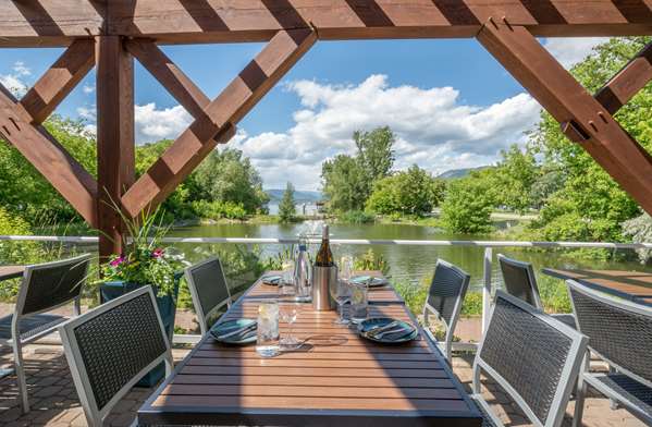 Restaurant - Prestige Harbourfront Resort Salmon Arm