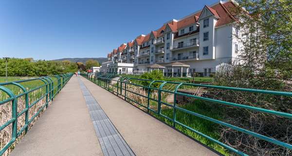 Exterior view - Prestige Harbourfront Resort Salmon Arm