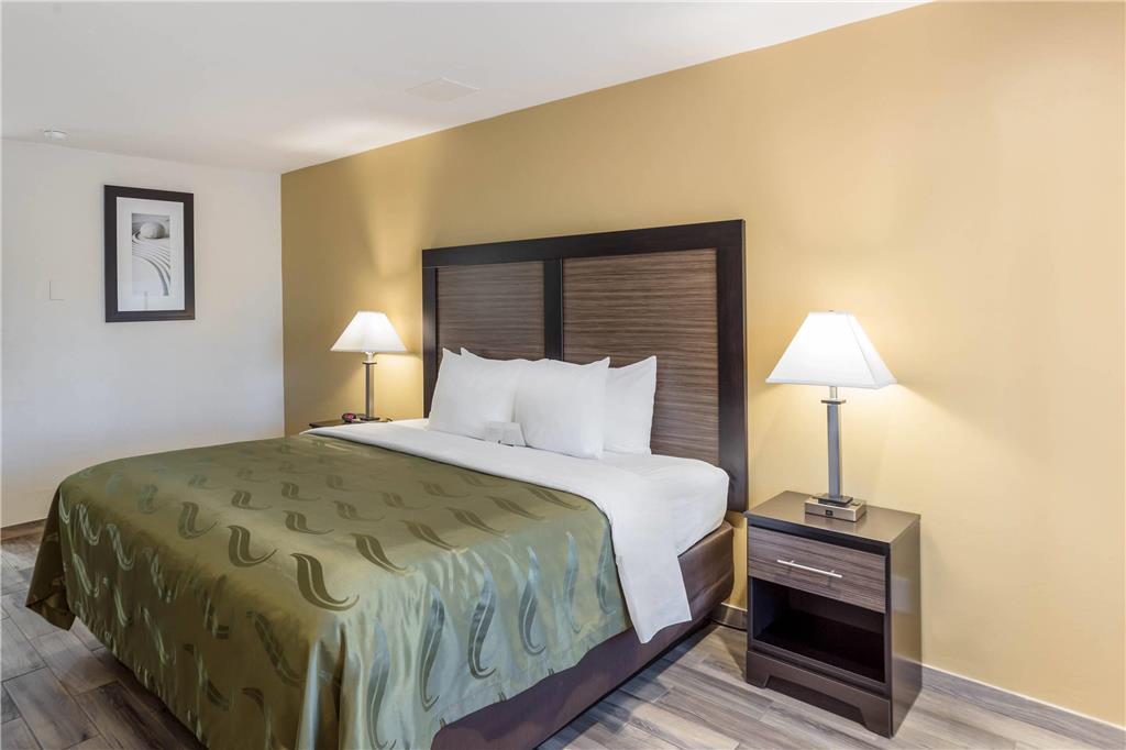 QUALITY INN ESCONDIDO SAN DIEGO NOR-guestroom-Guest Room,On-Site.jpg