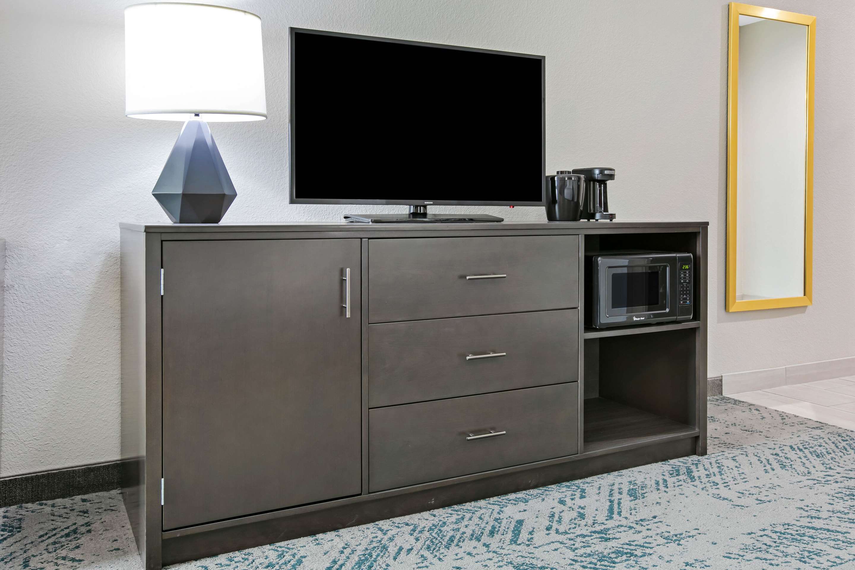 Property amenity | La Quinta Inn & Suites DFW West-Glade-Parks