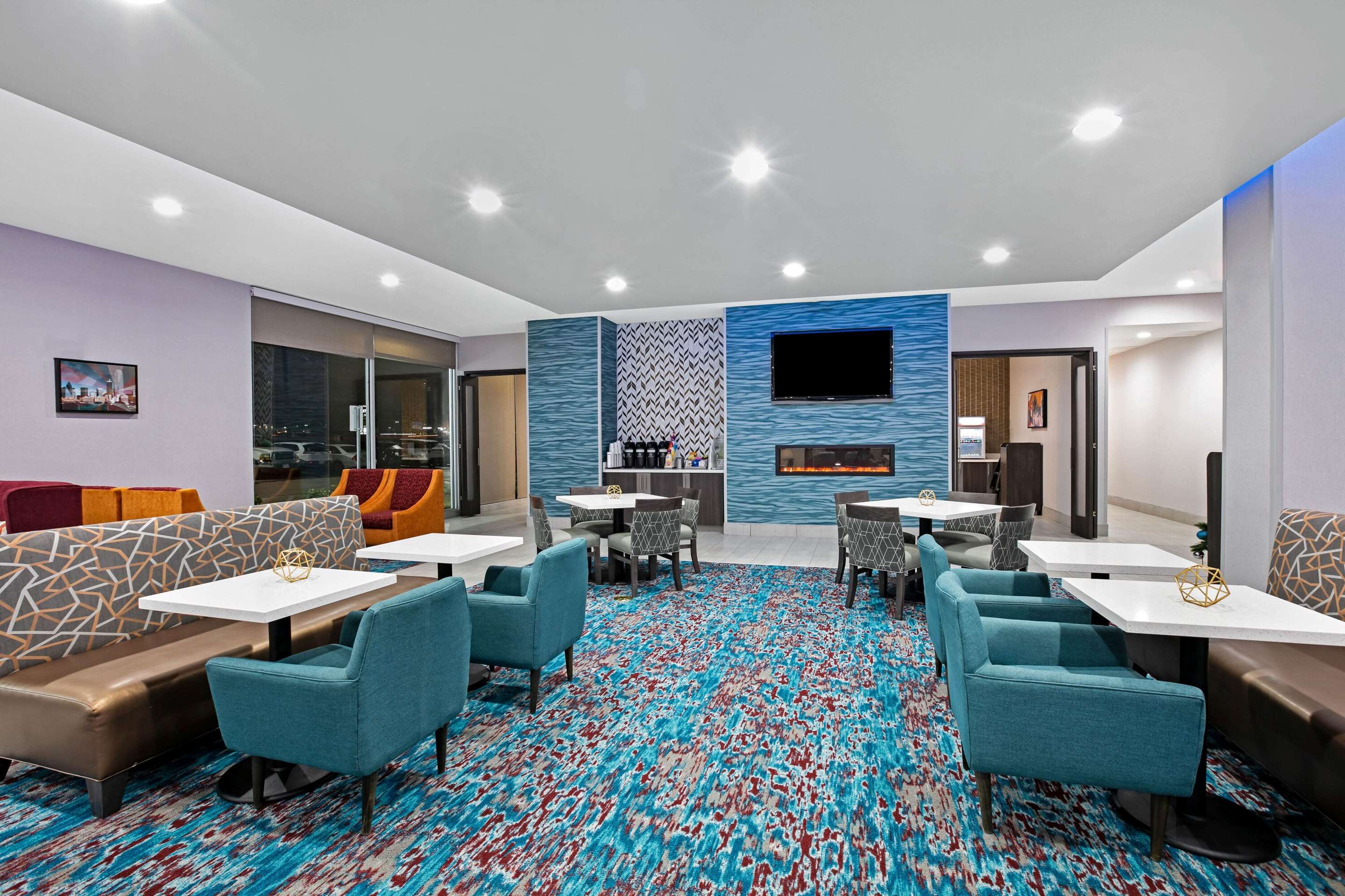 Property amenity | La Quinta Inn & Suites DFW West-Glade-Parks